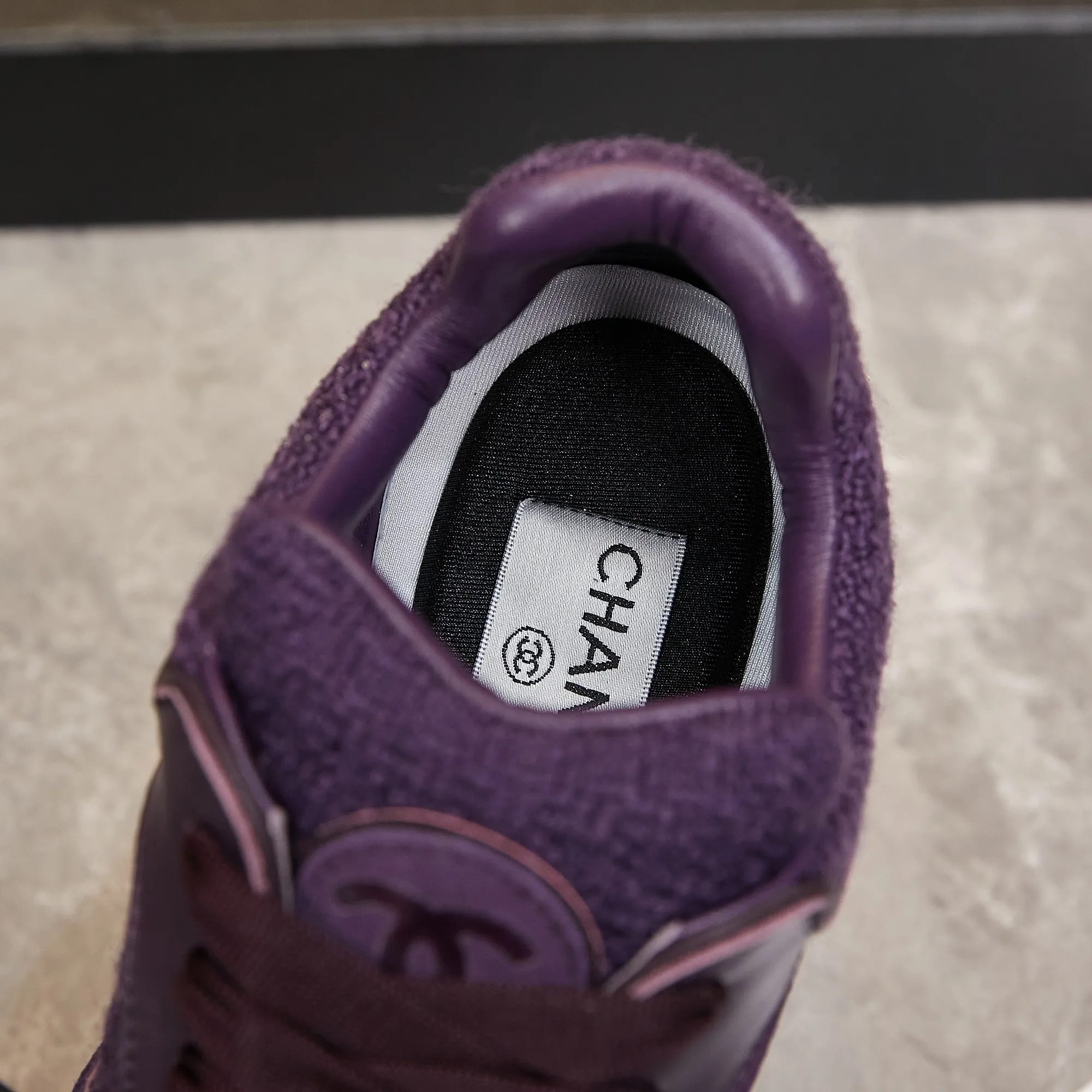 Men's shoes pP700! Chanel Chanel - 2024 counter top casual sneakers This classic design; the upper is embroidered with various techniques; the outsole is fashionable and sporty; the outsole is stylish and sporty; it incorporates a variety of color matching elements... The diversified mix and match is very good-looking and versatile, casual, fashionable, sports, and outdoor can be taken into account... ꫛꫀꪝ Go➫ Material: ❶Upper made of: original imported high silk cowhide suede + small fragrance fabric ❷Inner use: Original imported breathable sheepskin lining ❸ Outsole based on: Original TPU combination outsole Special counter boutique packaging complete set Women 35–41 Men 38-45